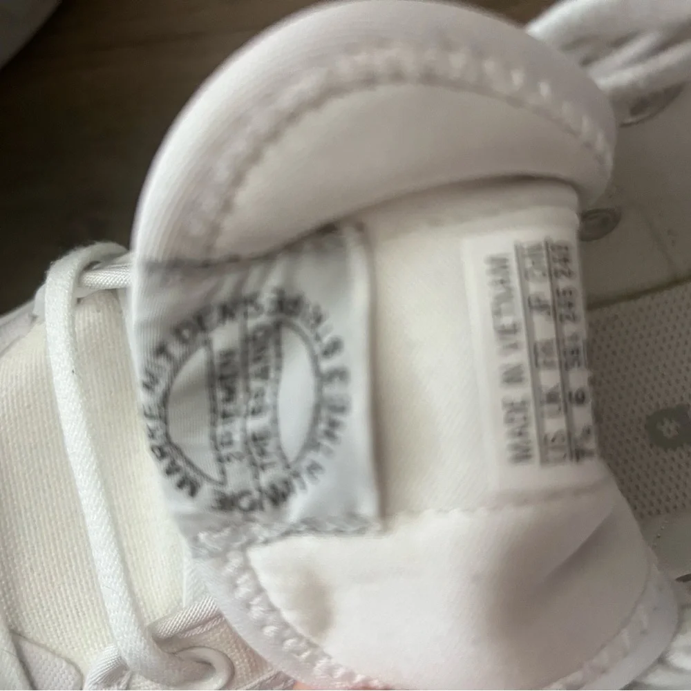 Adidas Nizza Trek in White 7.5 - Picture 5 of 9